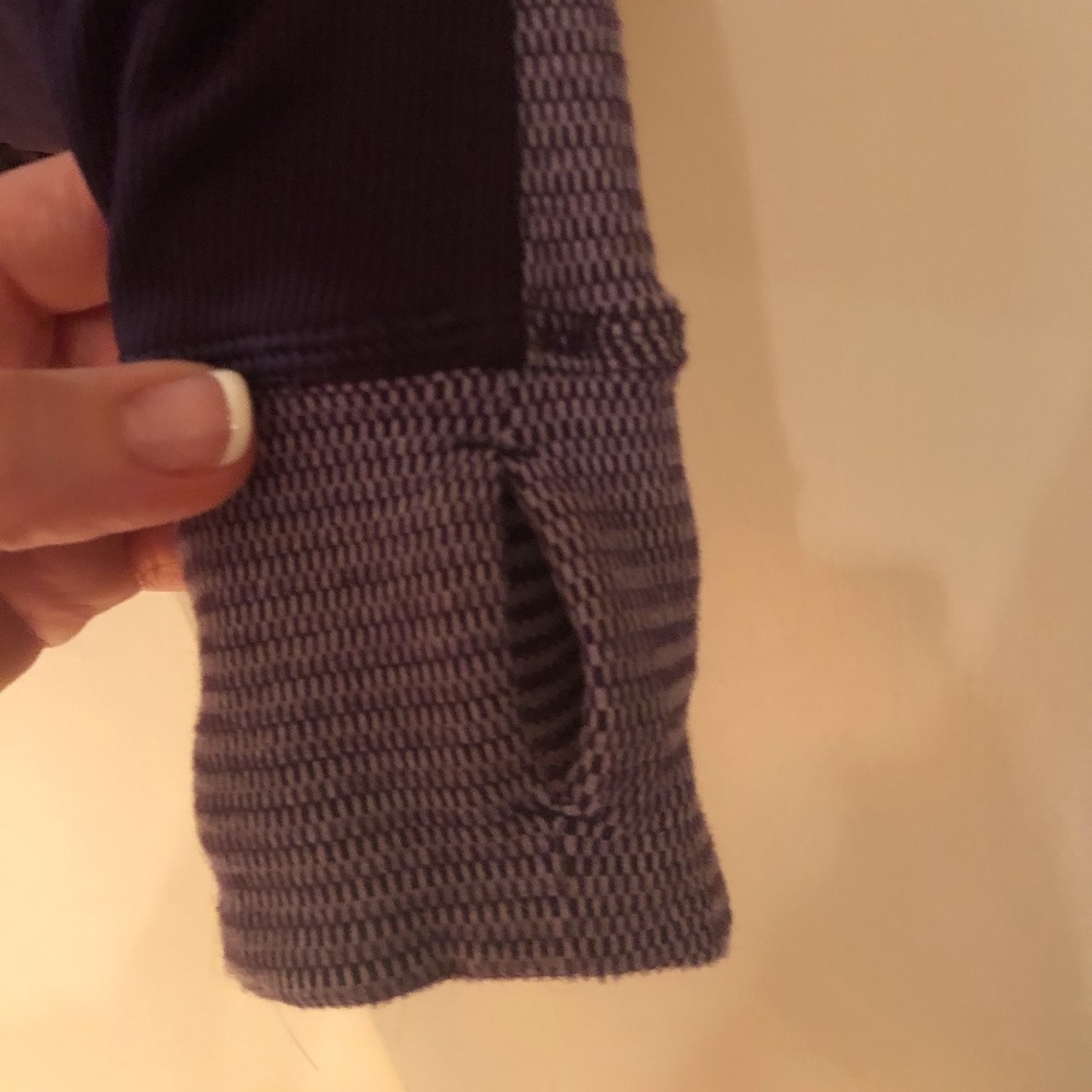 Lululemon Down Pullover Jacket Sz 4 - image 5